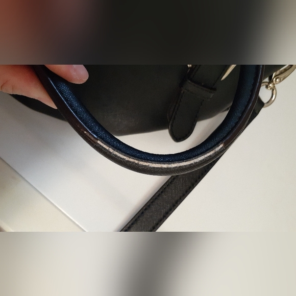 Medium sized Kate Spade black bag with crossbody strap - Picture 10 of 13